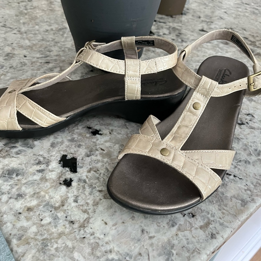 🌸🌸🌸 CLARKS SANDALS BENDABLE 🌸🌸🌸🌸